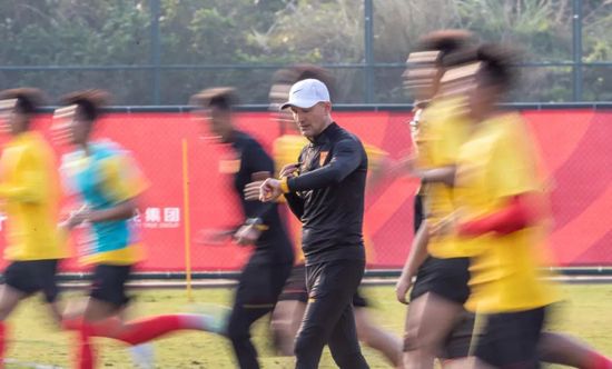 娘，那照您这般说，咱这两日还得闲下来啦？杨若晴问。